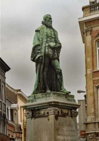 Standbeeld van Justus Lipsius in Leuven (CC BY-SA 4.0 - Sally V)