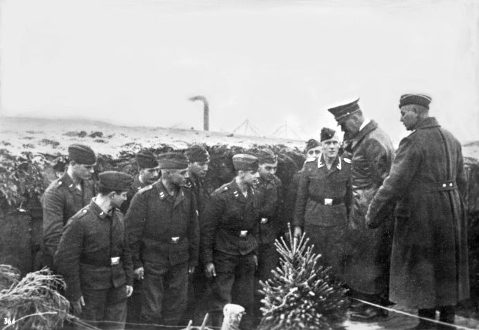 Hitler bezoekt zijn troepen aan het Westfront in 1939. (The New York Public Library Digital Collections)