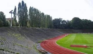 Het Drie Linden-stadion in Bosvoorde, 2008 (CC BY-SA 3.0 - Martijn Mureau)