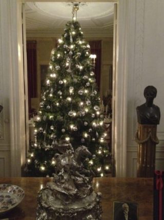 Kerstboom in Huis Doorn (CC BY-SA 3.0 - Terry van Elk - wiki)