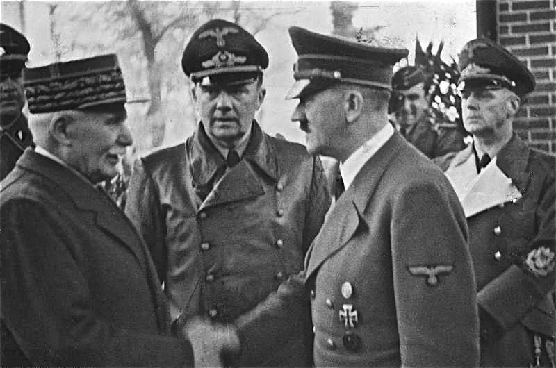 Philippe Pétain ontmoet Hitler in Montoire (CC BY-SA 3.0 de - Bundesarchiv)