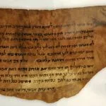 Een commentaar op Jesaja: een (wel echt) fragment van een Dode Zee-rol, nu in het Jordan Museum in Amman.