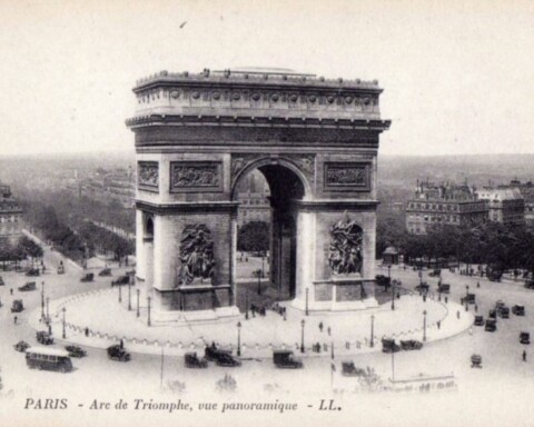 Arc de Triomphe op een ansichtkaart uit circa 1920 (Publiek Domein - wiki)