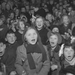 Sint Nicolaas in Amsterdam. Kinderen in zaal - 30 november 1945 (CC0 - Theo van Haren Noman / Anefo)