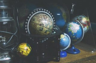 Wereld - globes (cc0 - pixabay - Feee-Photos)a