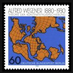 Duitse postzegel ter ere van Alfred Wegener en de theorie van de continentale drift (Publiek Domein - wiki)