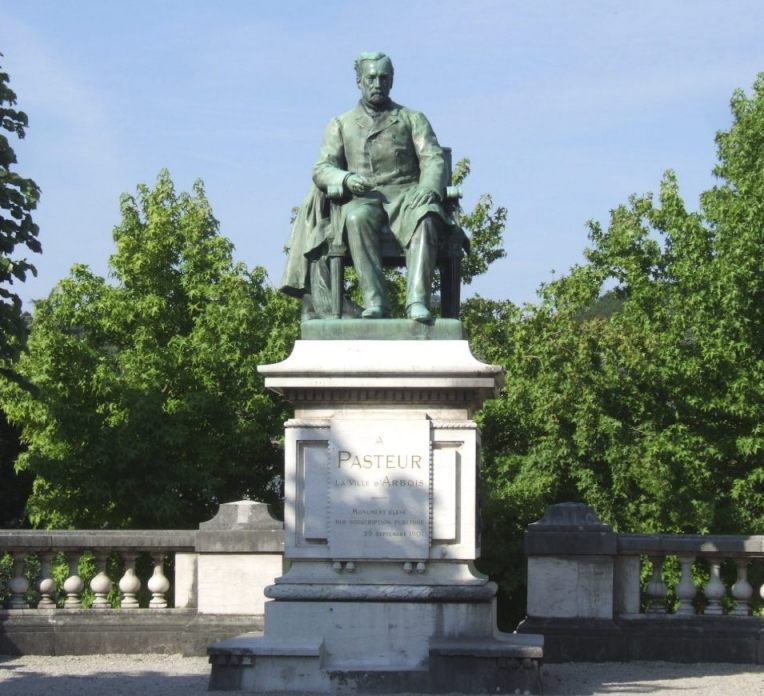 Monument voor Louis Pasteur in d'Arbois (CC BY-SA 3.0 - FrancoisFC  - wiki)