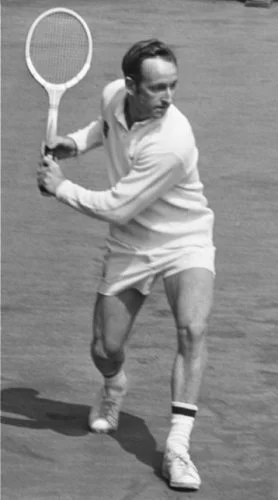 Rod Laver tijdens het Top Tennis Toernooi 1969 in Amsterdam (CC0 - Evers, Joost / Anefo - wiki)