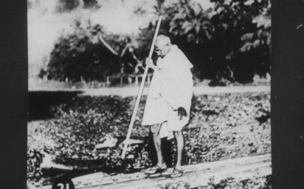 Gandhi in Noakhali, 1946 (Publiek Domein - wiki)