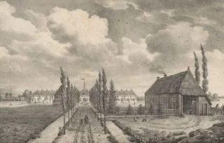 'Gezicht op het tweede gesticht in de kolonie Veenhuizen, Alexandre Joseph Boens, naar H. van Geelen, 1827' (Rijksmuseum Amsterdam)