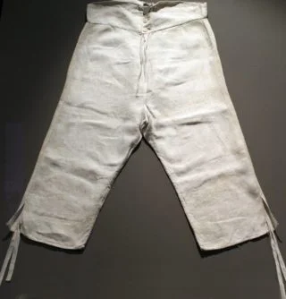 Knielange onderbroek uit circa 1800 (CC BY 3.0 - Anagoria - wiki)
