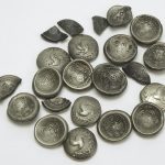Overzicht van de munten uit de schatten van Sittard-Geleen. Foto Vrije Universiteit Amsterdam.