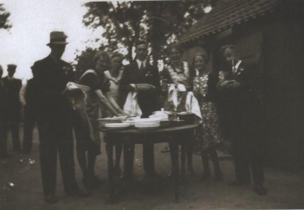 Foto gemaakt tijdens de bruiloft van Hendrik van Elten en Aartje Bakker. (Privécollectie E. v.d. Berg- v.d. Bor)