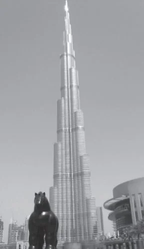 De 830 meter hoge Burj Khalifa in Dubai, de moderne toren van Babel in een verder vlakke woestijn, centrum van een beoogd nieuw paradijs op aarde (foto auteur).