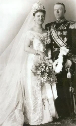 Huwelijksfoto van Hendrik en Wilhelmina (Publiek Domein - wiki)