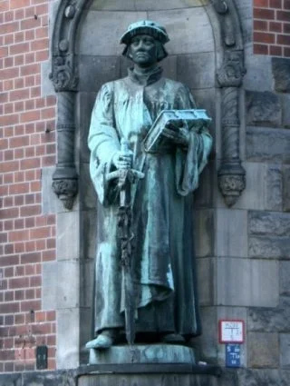 Standbeeld van Huldrych Zwinglo bij de Zwinglikirche in Berlijn (Publiek Domein - wiki)