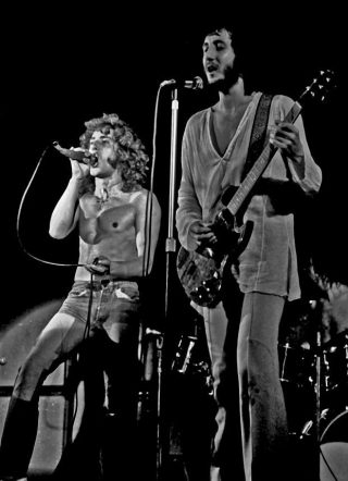 Roger Daltrey (l) en Pete Townshend in 1971 in Hamburg, drie jaar na het optreden in Amsterdam (CC BY-SA 2.0 - Heinrich Klaffs - wiki)