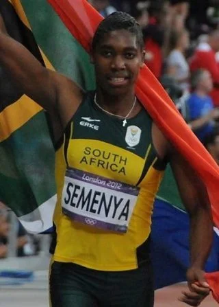 Caster Semenya viert haar olympische medaille op de 800 m in Londen in 2012. (CC BY-SA 2.0 - Tab59)