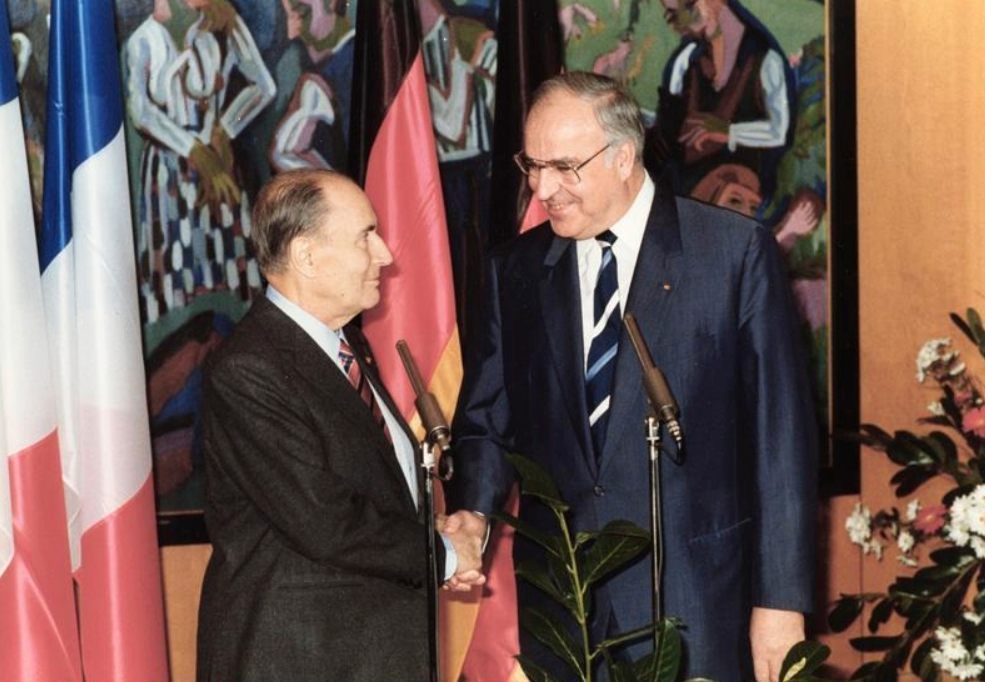 François Mitterand en Helmut Kohl in 1987 (CC BY-SA 3.0 de - Bundesarchiv - wiki)