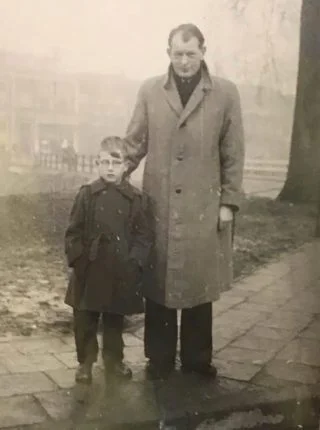 Joop met zijn zoon Herman Brood, jaren vijftig (Foto: Herman Brood Museum & Experience, Zwolle)