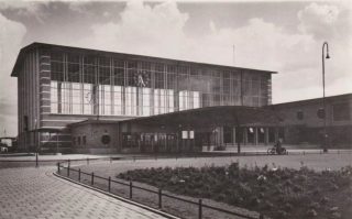 Het Amstelstation kort na de bouw; circa 1940 (Publiek Domein - wiki)