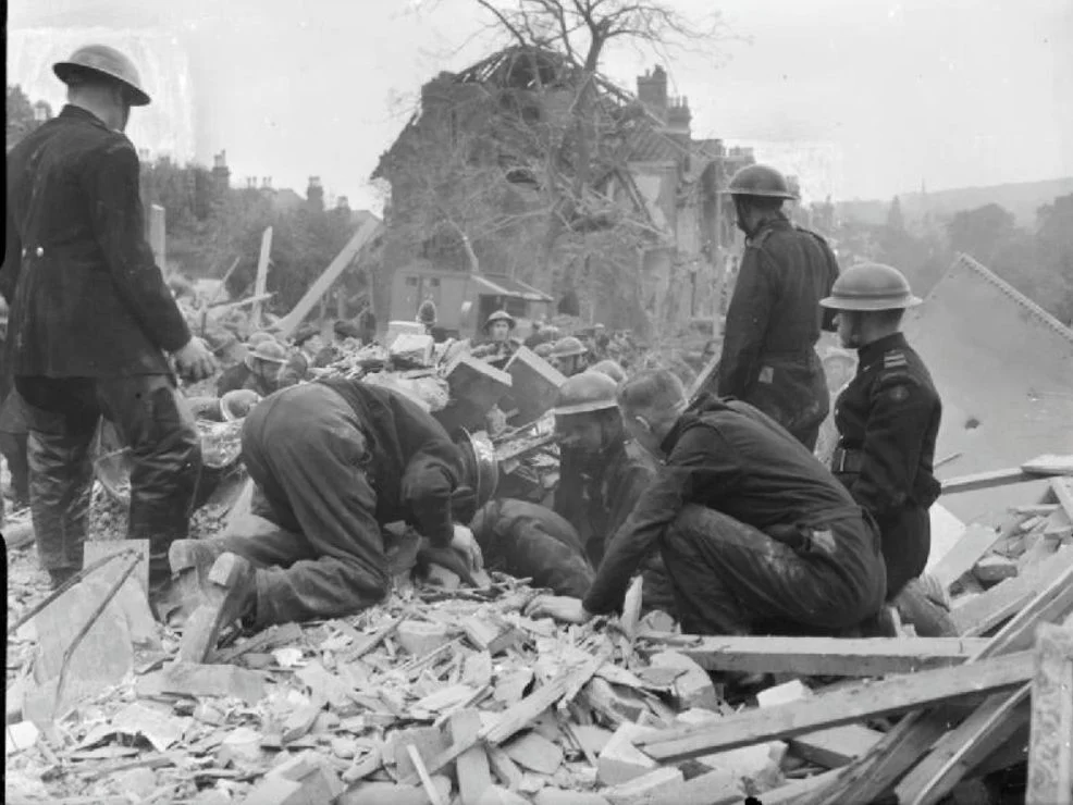 Ravage in Londen na een V1-bombardement, 1944 (Publiek Domein - wiki)