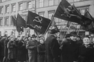 Pro-communistische betoging in Praag, kort voor de coupe (Publiek Domein - wiki)