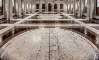 Vloerkaarten in de Burgerzaal van het Koninklijk Paleis Amsterdam (Foto: Benning& Gladkova - © Koninklijk Paleis Amsterdam)