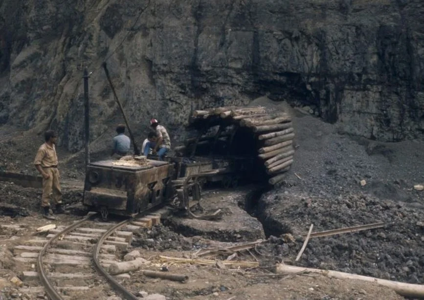 Ombilin-mijnencomplex - Toegang tot de mijn aan het begin van de jaren zeventig (CC BY-SA 3.0 - Tropenmuseum - wiki)