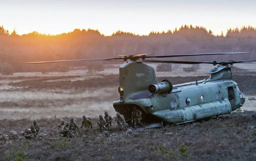 Nederlandse luchtmacht tijdens een oefening op de Ginkelse Heide (CC0 - Defensie - wiki)