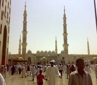 Moskee van de profeet in Medina (CC BY 2.0 - Omar Chatriwala - wiki)