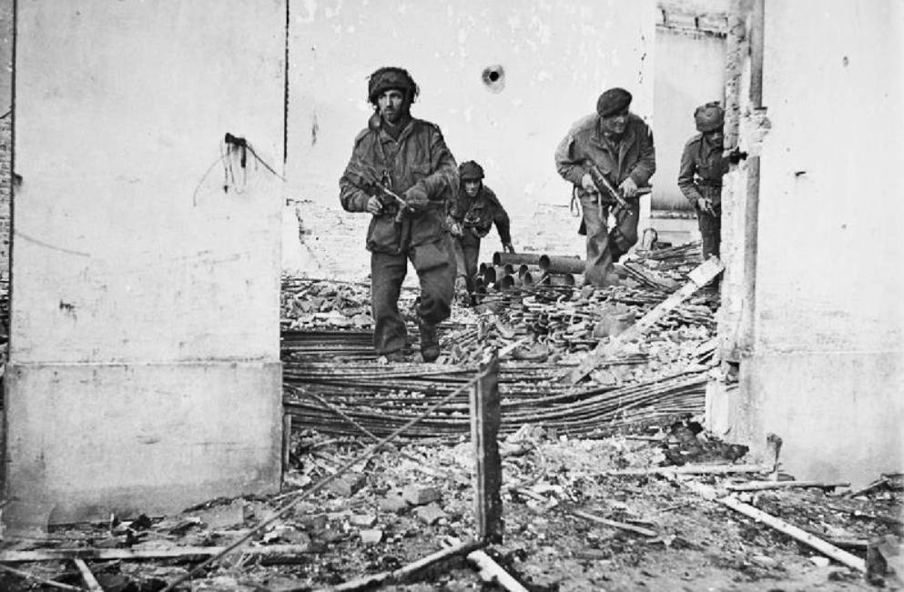 Operatie Market Garden - Britse paratroopers in Oosterbeek (Publiek Domein - wiki)
