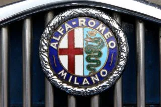 Alfa Romeo logo uit 1933 (CC BY 2.0 - Brian Snelson - wiki)