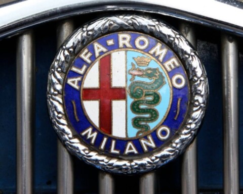 Alfa Romeo logo uit 1933 (CC BY 2.0 - Brian Snelson - wiki)