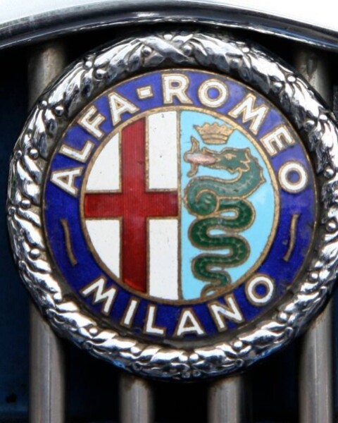 Alfa Romeo logo uit 1933 (CC BY 2.0 - Brian Snelson - wiki)