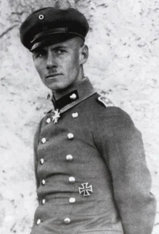 Erwin Rommel in 1917 met de Pour le Mérite (Publiek Domein - wiki)