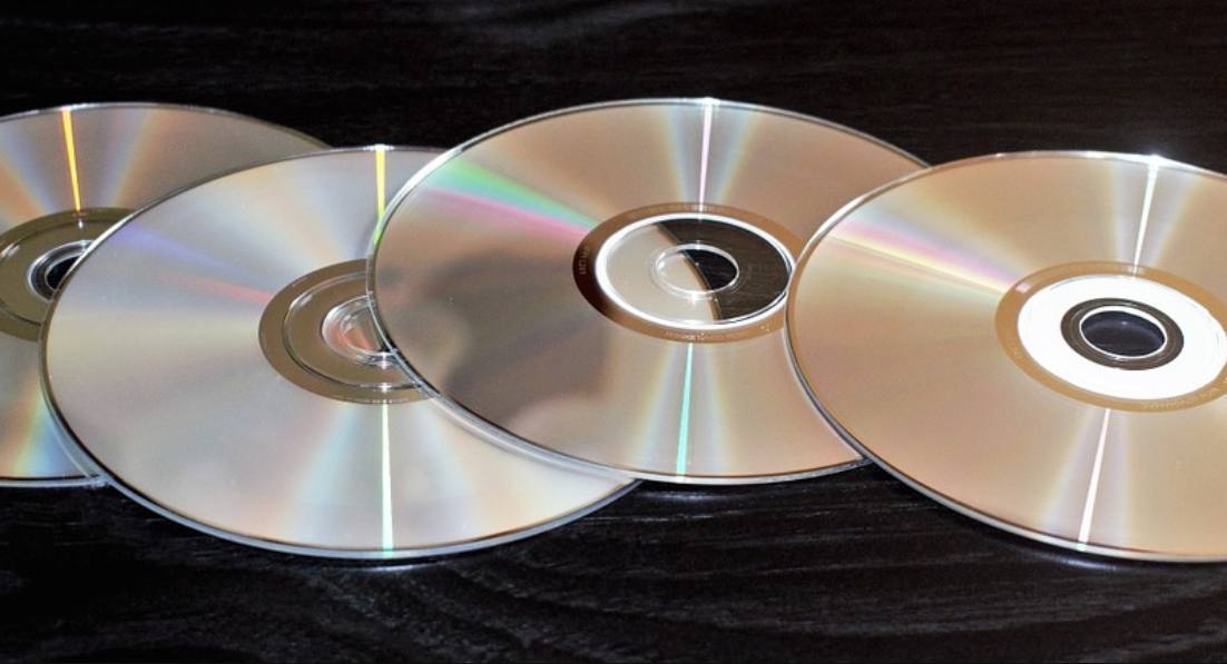 DVD's (CC0 - Pixabay - Brett_Hondow)