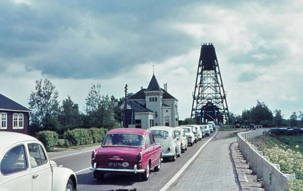 File voor de Barendrechtse brug,  1969 (Afb: auteur)