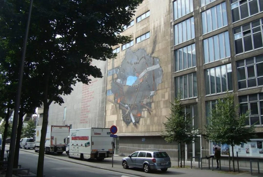 Muurschildering van een V2-inslag aan de Meistraat in Antwerpen (Foto: E. Ruis)