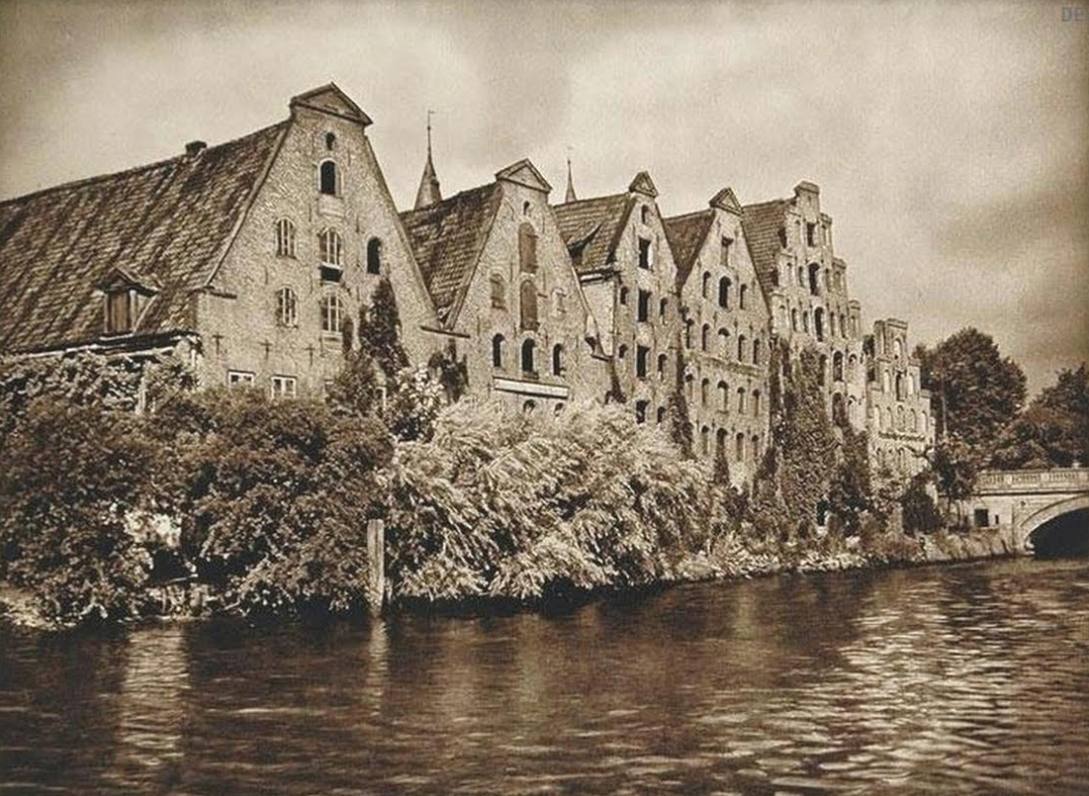 Zoutpakhuizen in Lübeck (foto Kurt Hielscher, 1925)