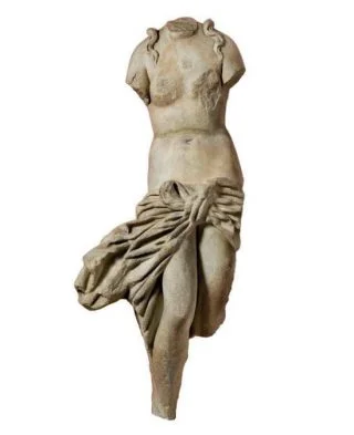 Marmeren beeld van Aphrodite, 2de eeuw na Chr., h. 116 cm., uit Salamis - Collectie Cyprus Museum, Nicosia