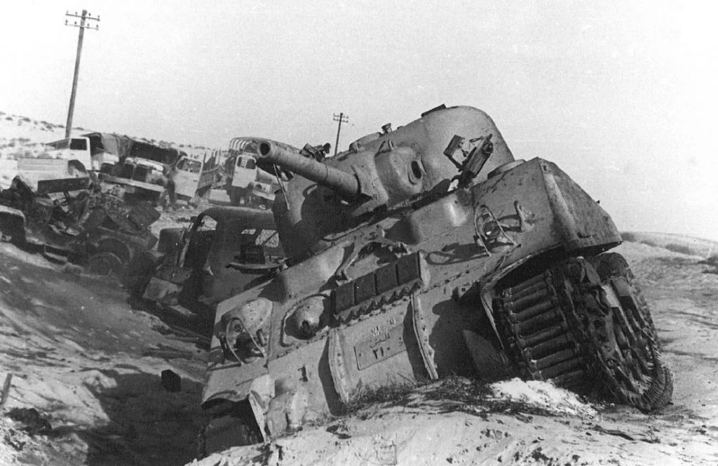 Suezcrisis - Een beschadigde Egyptische tank, 1956
