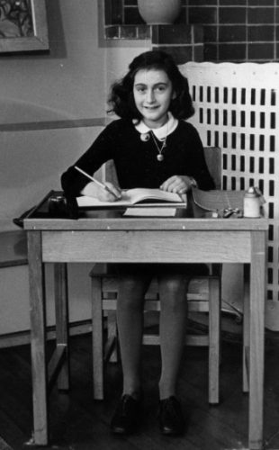 Schoolfoto van Anne Frank. Collectie Anne Frank Stichting Amsterdam - publiek domein