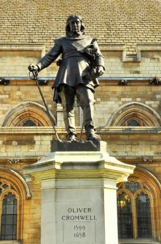 Standbeeld van Oliver Cromwell uit 1899, Westminster
