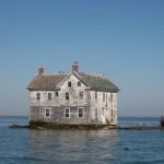 Het laatste huis van Holland Island in oktober 2009. Het verdween in oktober 2010 volledig in de baai.