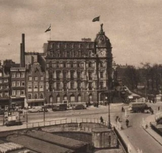 Victoriahotel in Amsterdam op een oude ansichtkaart