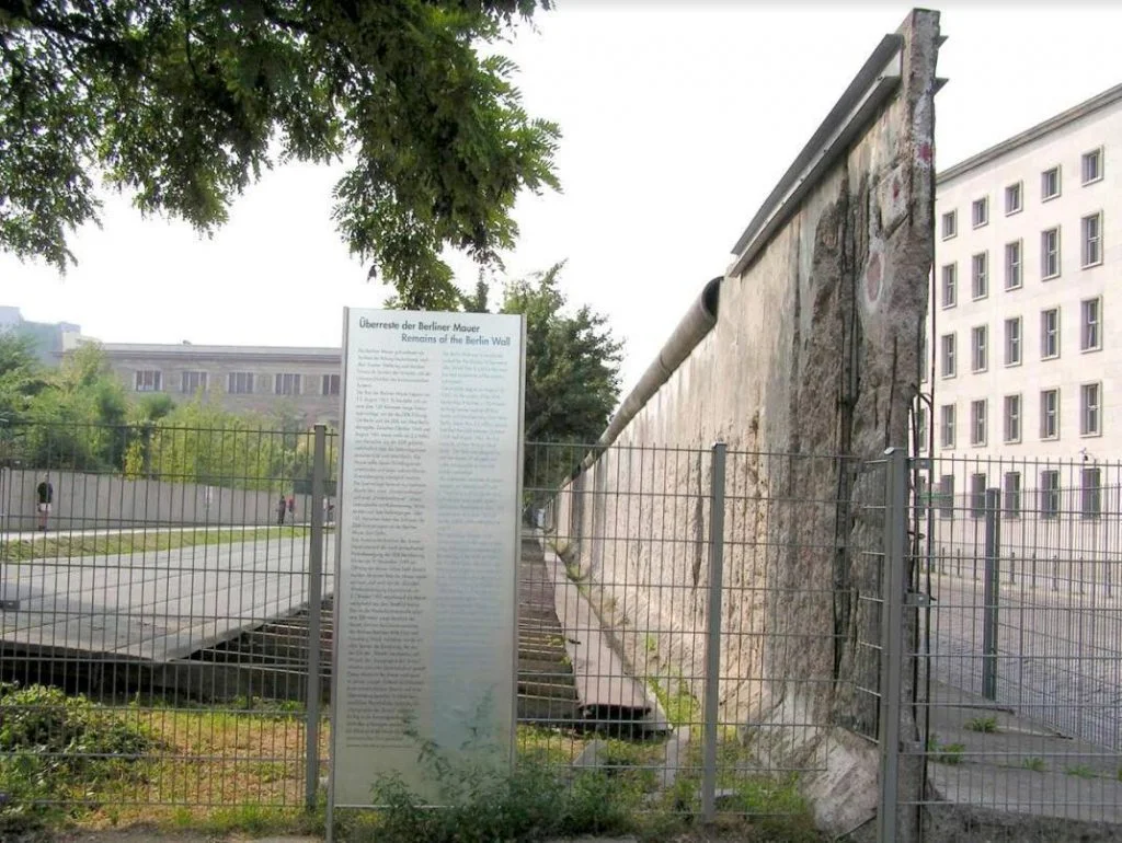  Berlijn, overblijfsel van de Muur bij de Niederkirchnerstraße, 2005