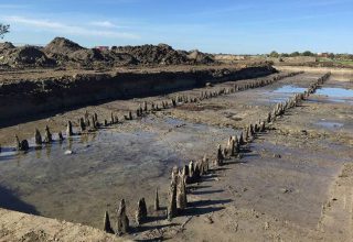 De Romeinse palen op de vindplaats (Foto: RMO)