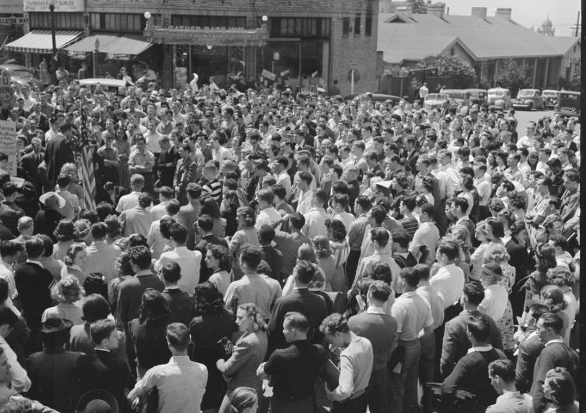 Amerikaanse studenten protesteren in Berkeley tegen Amerikaanse deelname aan de Tweede Wereldoorlog, 19 april 1940