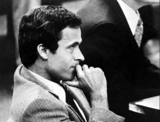 Ted Bundy tijdens een rechtszaak in Miami, 1979 